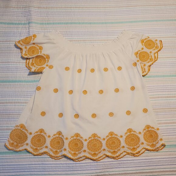 Skies are Blue Size Small White and Yellow/gold off the shoulder top - Picture 5 of 8